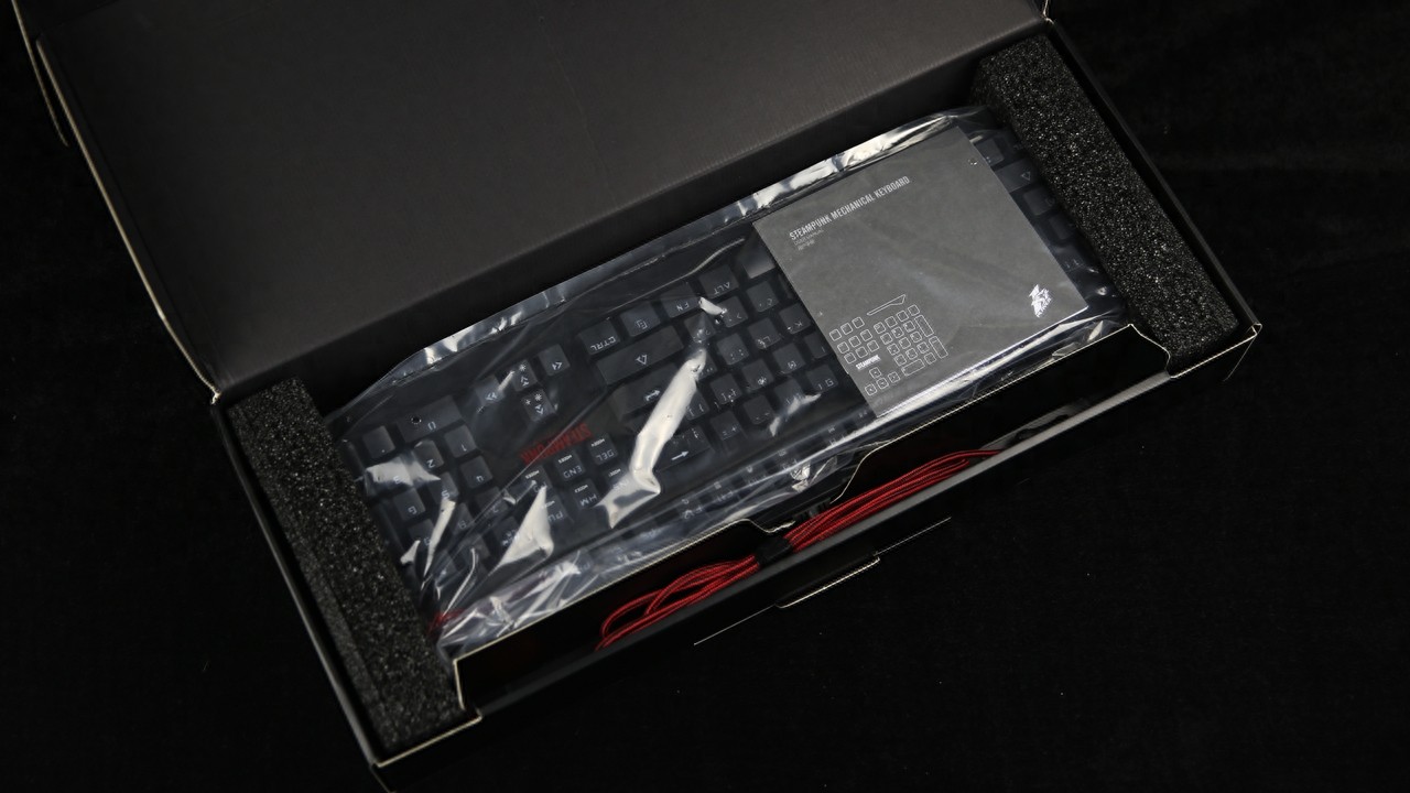 个性另类之物 首席玩家蒸汽朋克机械键盘开箱图赏