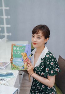 ​孙俪又剪短发了，波波头搭泡泡袖短裙现身，气质又减龄