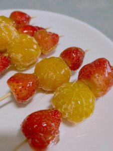 ​糖葫芦熬糖最佳配方分享给你，跟街上卖的没有差别