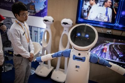 ​未来生活新宠？揭秘从科幻到现实的机器人伴侣