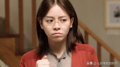 ​有种整容叫《西虹市首富》夏竹，摘掉眼镜，28岁穿薄雾裙美到不敢