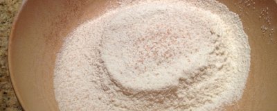 ​面粉里面有白色的小虫还可以吃吗