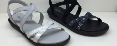 ​凉鞋臭味怎么快速去除