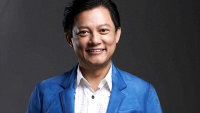 ​莫华伦：第一个登上伦敦歌剧院的华人歌唱家，现今65岁幸福美满