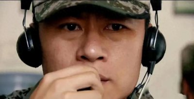 ​硬汉演员李健：从部队大院到荧幕传奇，与初恋共绘爱情长卷