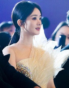 ​冯绍峰得意极了！我那“大杀四方”的前妻赵丽颖，如今到底有多牛