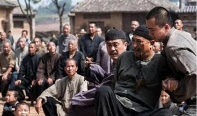 ​被打倒的地主阶级，是怎么悄悄卷土重来的？