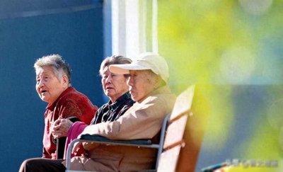 ​90岁老人在酒店养老，月消费5000：一场颠覆传统的生活选择！