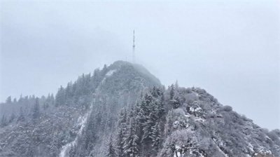 ​青海大通：冬日老爷山雄伟壮丽