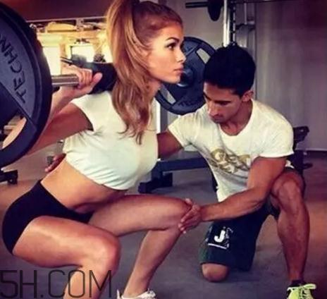 深蹲和硬拉是壮阳的吗?深蹲和硬拉哪个对腰有伤害? 深蹲和硬拉是壮阳的吗?深蹲和硬拉哪个对腰有伤害?