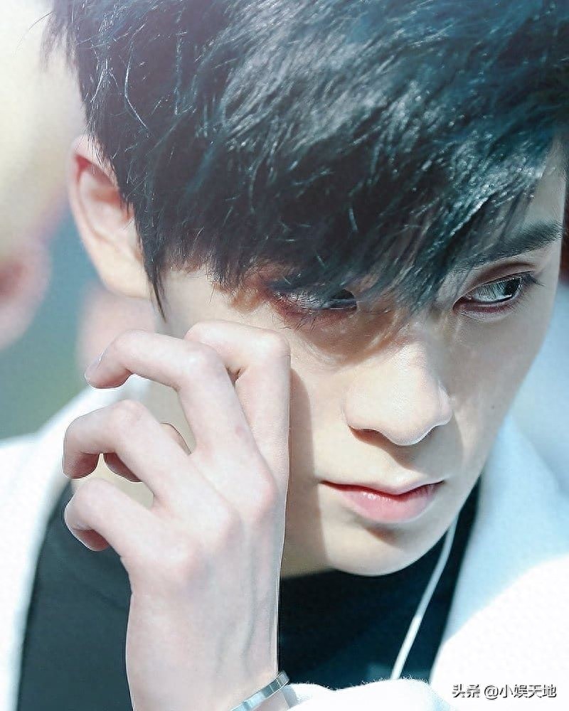 男团NCT成员郑在玹,五官立体优越的侧颜,粉丝们称之为南韩神颜