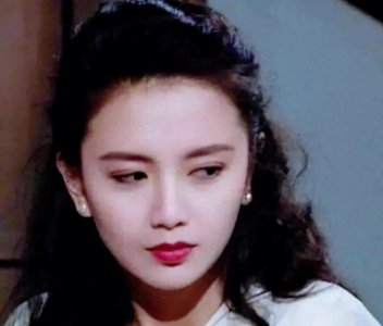 ​曾华倩绝世美人 她才是真正的巴掌脸樱桃嘴，感觉给人一种的矜贵