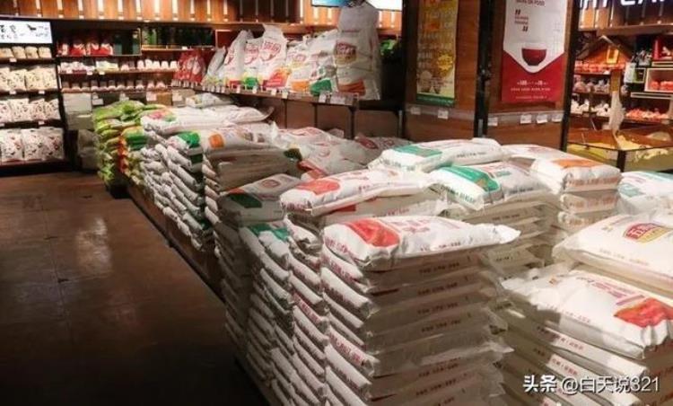 机场的东西为什么比外面贵「从经济学角度看为什么火车站飞机场里的商品要比外面贵」