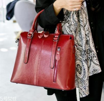 油蜡皮是什么皮？这种材质的包包你一定买过