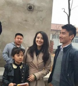 ​高圆圆带赵又廷回河北老家？接地气程度超乎你的想象！