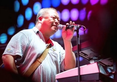 ​歌手臧天朔54岁去世，为兄“插刀”进监狱，丢下孤儿寡母一身债