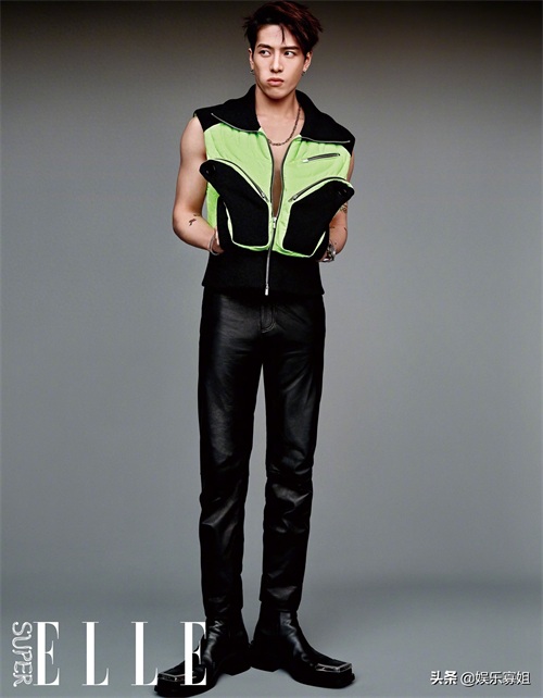 王嘉尔最新肌肉大片，运动系少年的身材管理真是太可啦