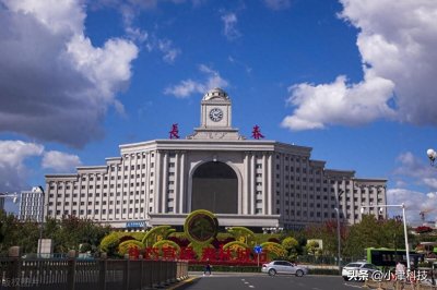 ​吉林长春开往福建厦门的直达特快，途经天津、南昌，全程3272公里