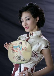 ​旗袍是根据哪个民族的服装发展而来的(你知道旗袍的起源吗 )