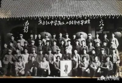 ​八里罕中学六八届高三二班演义