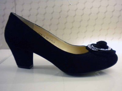 ​百丽女鞋2013新款(百丽女鞋2015新款单鞋)