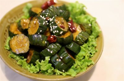 ​这才是最简单的腌黄瓜做法，咸香脆爽，一次腌5斤不嫌多