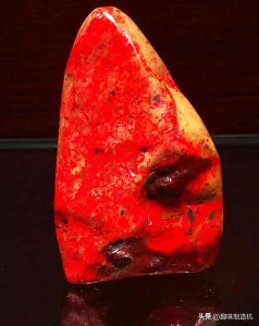 ​鸡血石：千年奇石背后的价值密码与收藏陷阱，你敢入手吗？
