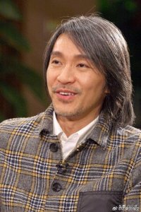 ​周星驰的白发江湖：谣言与传奇交织的光影人生