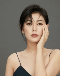 ​赵文琪全新写真，黑色的时尚魅力，是一种状态也是一种追求