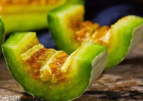 羊角蜜甜瓜怎么吃 羊角蜜甜瓜的功效与作用 羊角蜜甜瓜怎么吃 羊角蜜甜瓜的功效与作用