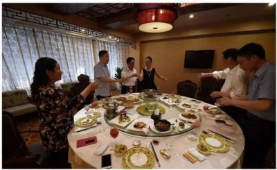 ​重要饭局上被问为何不喝酒，回应三句客套话，给领导留下好印象