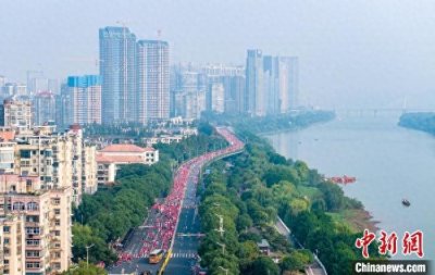 ​2024长沙马拉松10月开赛 赛事规模达3万人