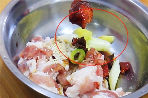 粉蒸肉好吃有诀窍，教你正确做法，软糯入味不油腻