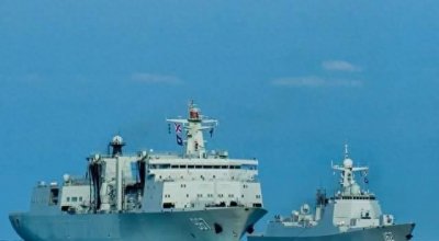 ​我海军远洋作战，呼伦湖号补给船是不可或缺的装载利器