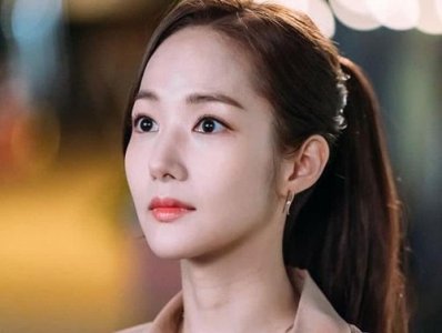 ​朴敏英颜值重回巅峰 堪称整容界范本