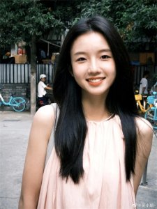 ​淡妆素颜的邻家小妹风格美女大家喜欢吗？