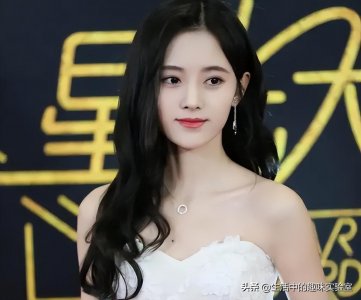 ​抹胸是什么（为什么女生不害怕抹胸会掉下来？看完这个你就懂了）