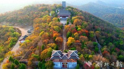 ​京山青龙山：五彩斑斓 如火似霞