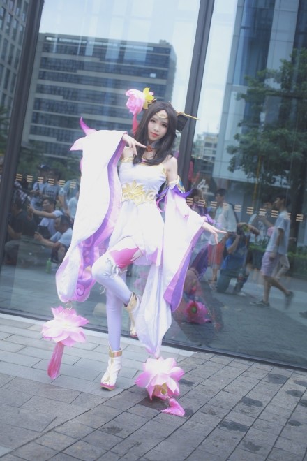 好看的小姐姐cos王者荣耀貂蝉的正片欣赏！