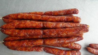 ​灌香肠的肠衣是什么做的