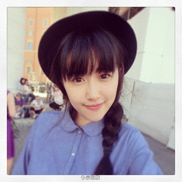 人大校花康逸琨青春靓丽装尽显淑女气质