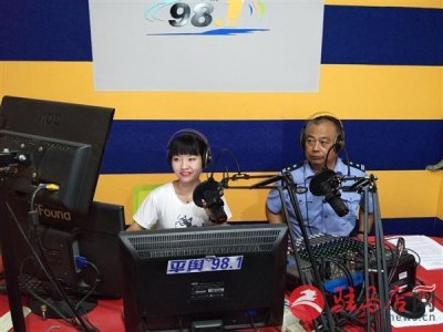 ​平舆交警走进“981”广播电台解读“放管服”