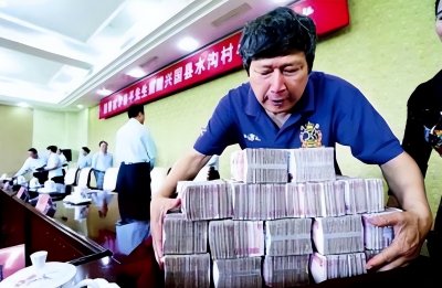 ​中国最强软饭男李春平：伺候美国老妇12年,继承286亿回国大搞慈善