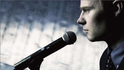 ​侃侃而谈可以形容演讲吗