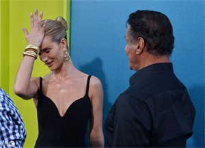 “维密天使”罗茜出席首映礼，身高175体重只有104斤，身材真好