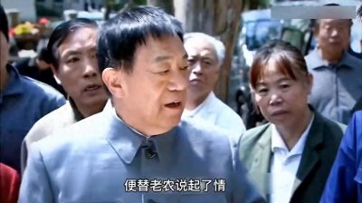 ​老首长到菜市场买菜被人殴打，谁知一个电话竟喊来警卫连