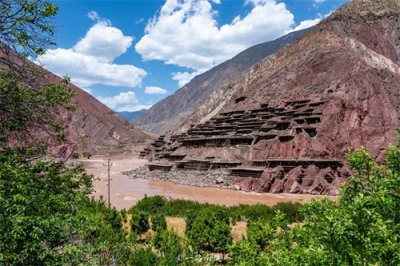 ​亲身体验！西藏昌都千年古盐田，让你领略神秘的盐田文化之美