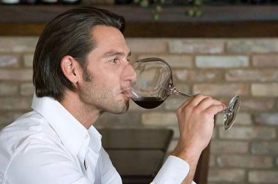 ​红酒的正确喝法(红酒的正确喝法程序)