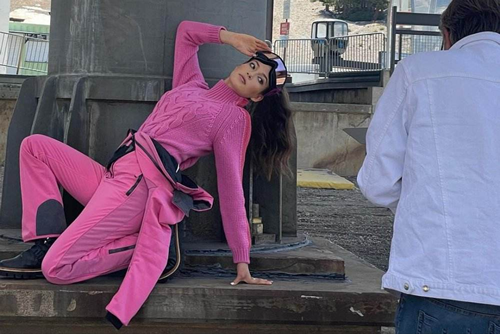 谷爱凌豪宅曝光，学霸墙上收藏品叫人惊艳，“地理位置”惹人争议