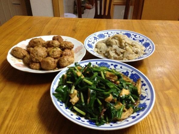 她好心施舍老太一顿饭, 可这老太赖着不走, 几年后才知自己做对了